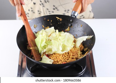 Home Cooking : Making Fried Noodle Or Mie Goreng. Add Cabbage To The Wok