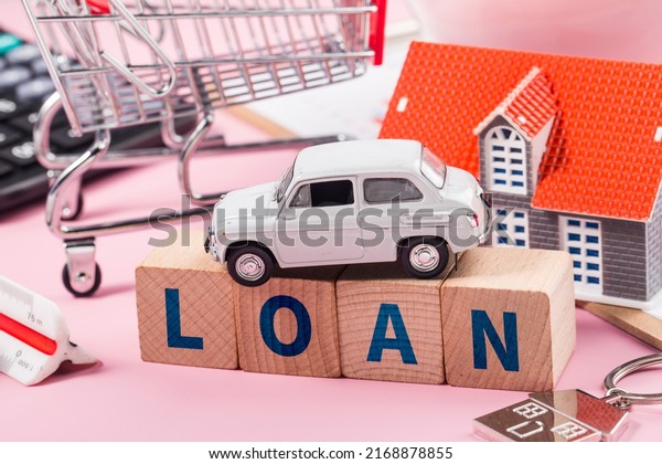 Home loan car loan concept，Loan to buy a car to buy\
a house