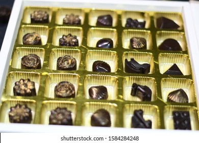 Home Made Chocolates Decorated In Gift Box, A Perfect Fit For Birthdays, Festivals, Special Occasions Like Christmas And New Year. Yummy Chocolates Presented Beautifully In A Decorative Box.