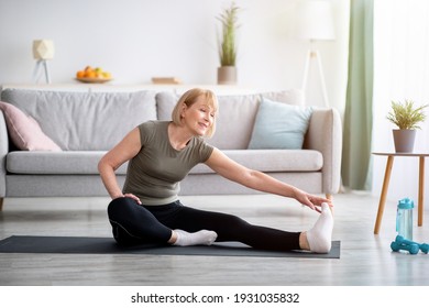 15,129 Legs mature woman Images, Stock Photos & Vectors | Shutterstock