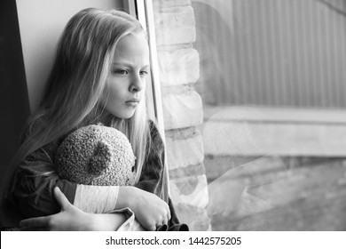 Homeless Little Girl Teddy Bear Sitting Stock Photo 1442575205 ...