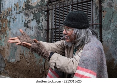 Homeless Old Man Reaching Out To Passerby Ask For Money, Need For Help, Poverty Man No Home Meet Financial Crisis Ask For Food Live On Sidewalk. Donate And Charity Concept.