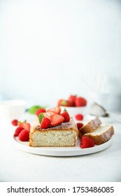 Homemade Angel Food Cake With Fresh Berries