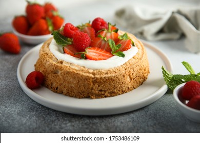 Homemade Angel Food Cake With Fresh Berries