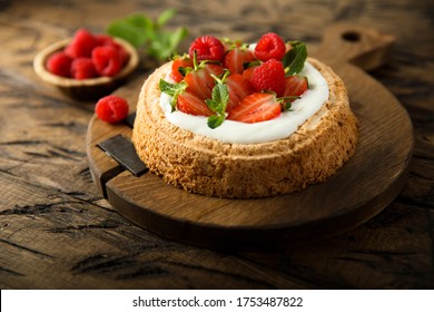 Homemade Angel Food Cake With Fresh Berries