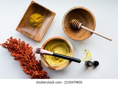 Homemade Beauty Mask Regiment, Turmeric And Honey