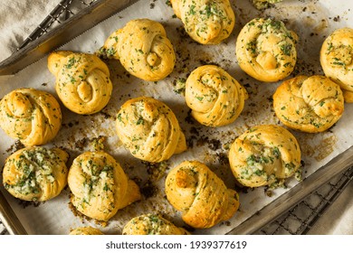 Homemade Buttery Garlic Knot Bread With Parsley