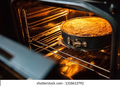 orkest Beginner Naar Cake oven Images, Stock Photos & Vectors | Shutterstock