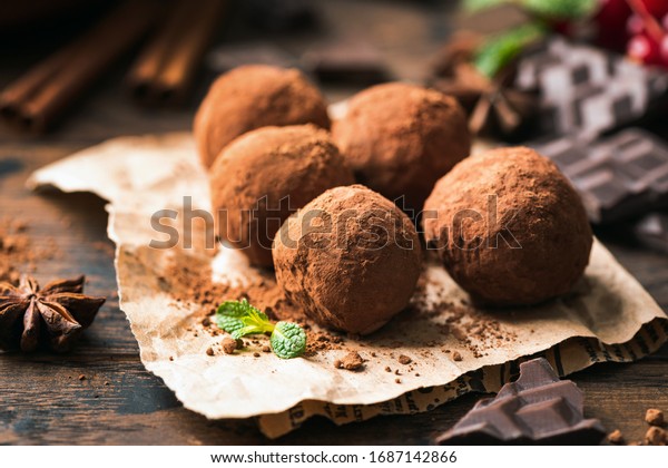 Homemade chocolate truffles with cocoa
powder. Closeup view. Tasty sweet chocolate
truffles