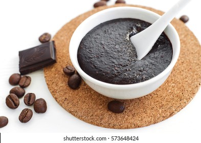Homemade cocoa (dark chocolate) and ground coffee mask or scrub. Diy cosmetics.