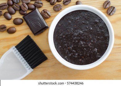 Homemade cocoa (dark chocolate) and ground coffee mask (scrub). DIY cosmetics