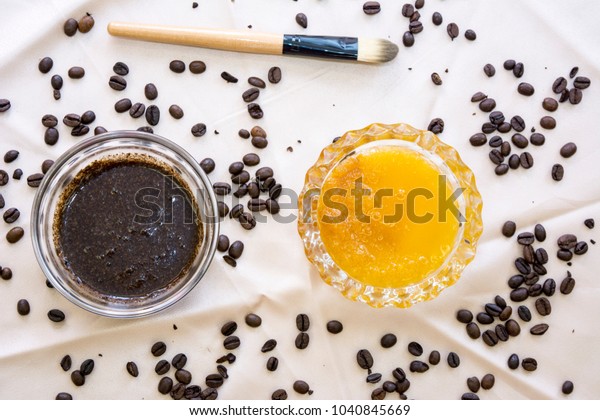 Face mask with coffee and honey