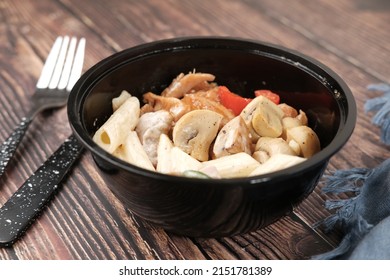  Homemade Cooked Chicken Mushroom Pasta In A Bowl 