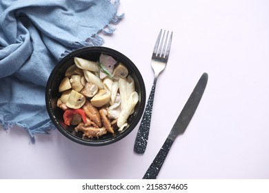  Homemade Cooked Chicken Mushroom Pasta In A Bowl 