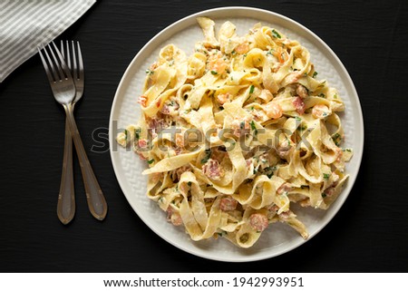 Foto Bild Italienische Fettuccine Pasta und Kochzutaten