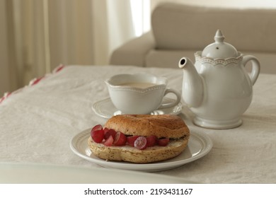 Homemade Grape And Cream Cheese In Tea Leaves Bagel Sandwich For Delicious Breakfast 