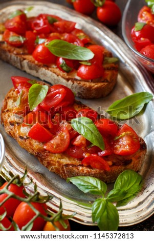 Hausgemachte italienische Bruschetta