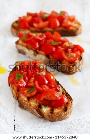 Hausgemachte italienische Bruschetta