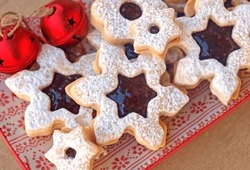 Homemade Linzer Cookies Sprinkled With Icing Sugar