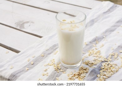 Homemade Oat Milk. Vegan Dairy Free Drinks 