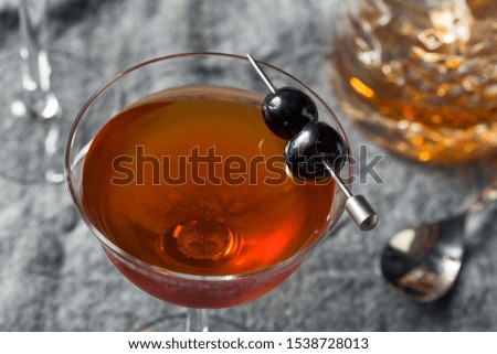 Homemade Rob Roy Cocktail with Scotch and Vermouth Foto stock © 
