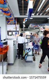 Homepro,Bangkok,Thailand - 10/10/19 : Peoples are shopping and paying money in Homepro houseware shopping center at Ngamwongwan district on 10/10/19.