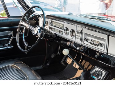 Homestead, Pennsylvania, USA July 21, 2021 The Steering Wheel, Dashboard And Manual Stick Shift  Of A Vintage Car At A Summer Vintage Car Show