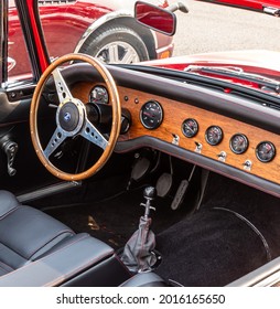 Homestead, Pennsylvania, USA July 21, 2021 The Interior, Stick Shift And Steering Wheel Of A Vintage Convertible At A Summer Vintage Car Show