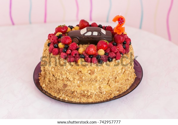 honey cake with
berries and chocolate car