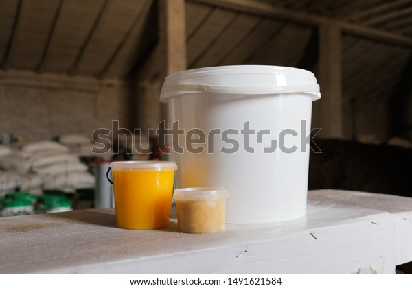 plastic honey buckets