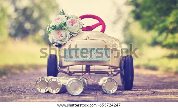  honeymoon car, pedal car with\
wedding decoration                                           \
