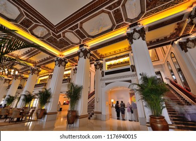 HONG KONG - AUG 21: Inside The Lobby Of The Peninsula Hotels On August 21, 2018 In Tsim Sha Tsui, Kowloon, Hong Kong