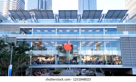 Hong Kong Central, Apple Flagship Store In The Urban Bridge, Red Christmas Special Edition Logo To Cater To The Festive Atmosphere, 4 Dec 2018