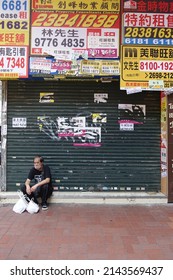 Hong Kong, China - April 06, 2022: City Street View Of Mong Kok. Some Shop Are Closed. The People Must Wear Mask Because Of COVID-19.