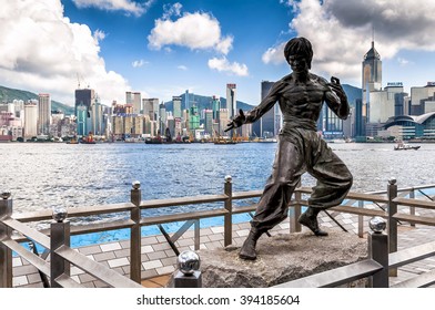 Hong Kong, China - August 22, 2011: The Bruce Lee Memorial In Avenue Of Stars. The Memorial, A 2.5 Metre Bronze Statue, Was Built On Behalf Of Bruce Lee, Who Died On 20 July 1973 At The Age Of 32. 