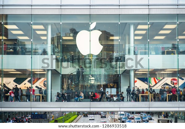 Hong Kong, China- December 18, 2018: Apple Store\
in Central District. Very popular in Hong Kong. Many people inside\
the Apple Store.