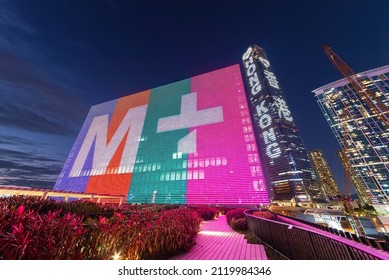 Hong Kong, China - 30 de enero de 2022 : Centro de Comercio Internacional y Museo M+, distrito cultural de Kowloon Occidental, ciudad de Hong Kong