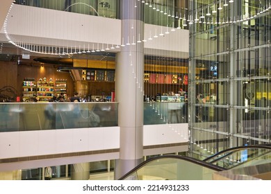 HONG KONG - CIRCA DECEMBER, 2019: Interior Shot Of IFC Mall, An 4-storey Luxury Shopping Mall, With Many Luxury Retail Brands And Wide Variety Of Restaurants.