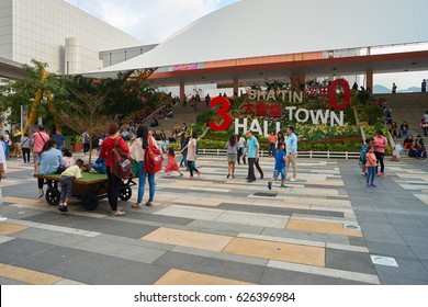 HONG KONG - CIRCA NOVEMBER, 2016: People Walk And Take A Rest At New Town Plaza Shopping Mall