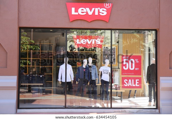 levi's retailer near me