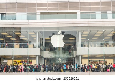 HONG KONG - FEBRUARY 13,2015: Crowded Apple Store In Hong Kong. Apple's Flagship Stores In China Are Packed With People Who Often Line Up To Grab On One Of The Company's Latest Gadgets