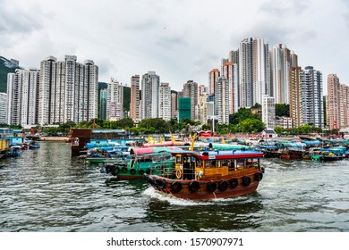 Hong Kong -July 25, 2019: Traditional Fishing Trawler In The Aberdeen Bay. Famous Floating Village In Aberdeen Is An Area And Town On The South Shore Of HongKong Island