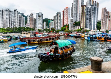 Hong Kong -July 26, 2019: Traditional Fishing Trawler In The Aberdeen Bay. Famous Floating Village In Aberdeen Is An Area And Town On The South Shore Of HongKong Island