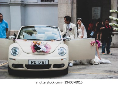 Hong Kong, Sep 2017: Newly Wed Young Asian Couple In Decorated Wedding Car. Two Cute Teddy Bear Dolls, Wedding Ceremony In Hong Kong, China. Traditional Chinese Wedding Scenes,vintage Color