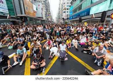 Hong Kong - September 30 2014: Hong Kong Occupy Central Protests. People Protest On The Argyle Street And Nathan Road In Kowloon