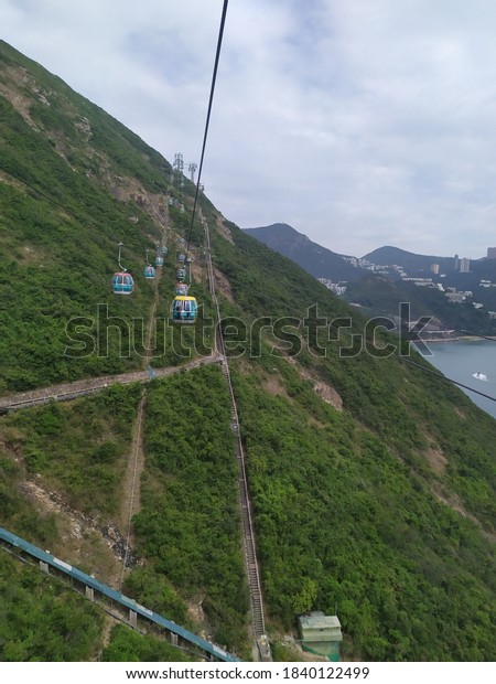 Hong Kong\'s Ocean\
Park\'s Cable Car viewing