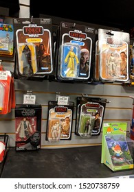 Honolulu - August 26, 2018: Star Wars Figures Incuding Jyn Erso, Rey, Tobias Beckett, Kylo Ren, Supreme Leader Snoke On Display And Other Video Game Merchandise At Gamestop.  