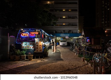 Honolulu, Hawaii - 12. June 2017 - Food Truck In Honolulu. Food Truck Selling Pizza At Oahu, Hawaii.