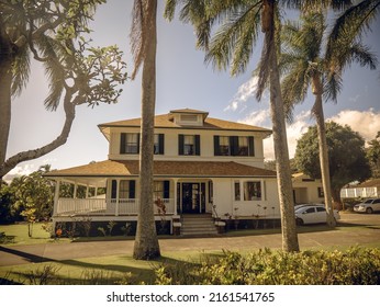 Honolulu, Hawaii. USA - 25 April 2022: Tropical Local House In Honolulu, Hawaii, USA