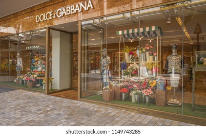 Honolulu, Hawaii, USA.  Aug. 5, 2018.  New luxury shop opening at the upscale new section of Ala Moana Shopping Center.